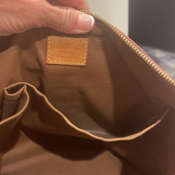 Louis Vuitton Purse -Monogram- very good shape.  Have box and bag original owner - Picture 4 of 15